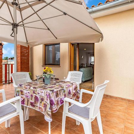 Awesome Apartment In Pula With Wifi Exterior photo